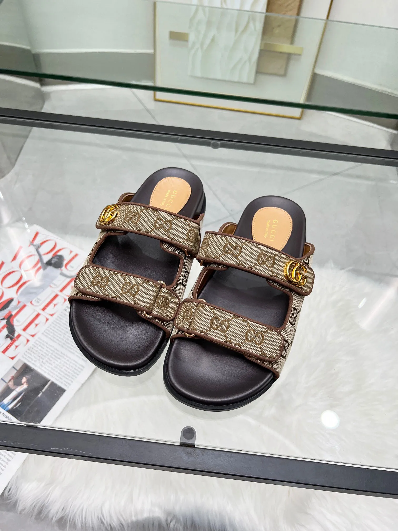 👟👟Ex-factory price 480👟👟 Gucci two-strap Velcro flat sandals beach shoes early spring series GG classic presbyopic cloth beach sandals are decorated with classic GG presbyopic canvas fabric fabric with double G metal buckle ✔️ Fabric: Original customized imported double G presbyopic ✔️ Lining: imported sheepskin ✔️ Heel: 2.0CM thick sole ✔️ Outsole: Mold imported rubber sole ✔️ Code number: 35-40 (41 customized, non-refundable)